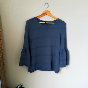Size medium bell sleeve sweater wht house blk mkt